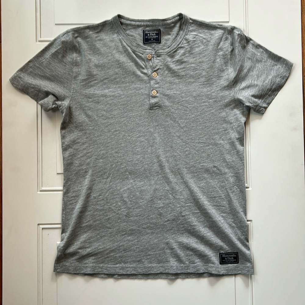 Abercrombie & Fitch Essential Henley Tee Adult Medium, short-sleeve in gray